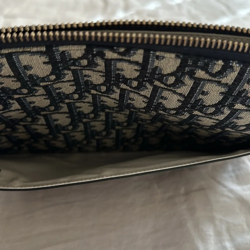 Dior Travel Pouch - Picture 6 of 6
